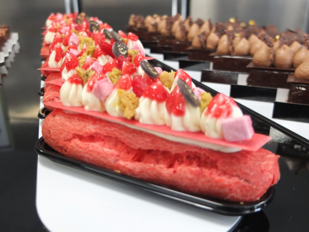 Finger éclair framboise crumble pistache
